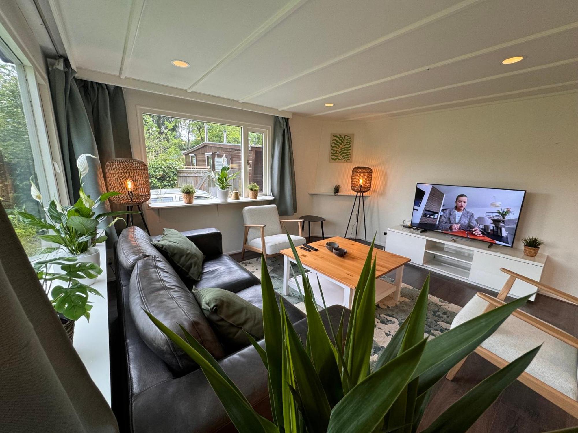 부투이젠 Ruim En Luxe Chalet Privetuin - Park 'De Ijsvogel' 아파트 외부 사진